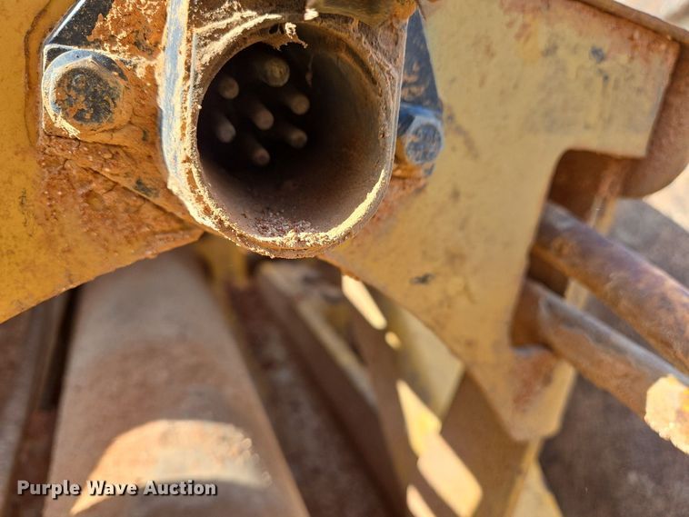 image for item EJ7399 2004 John Deere 1810E scraper