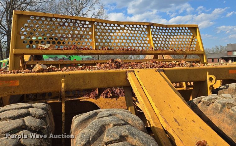 image for item EJ7399 2004 John Deere 1810E scraper