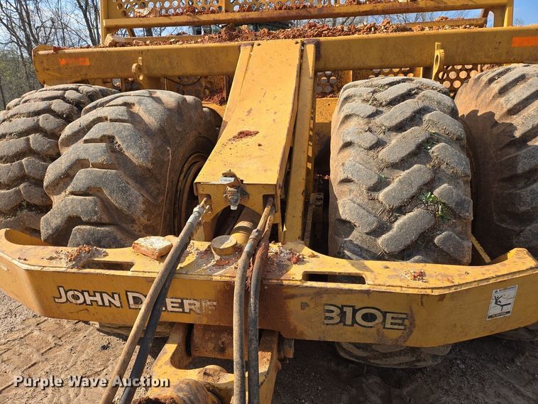 image for item EJ7399 2004 John Deere 1810E scraper