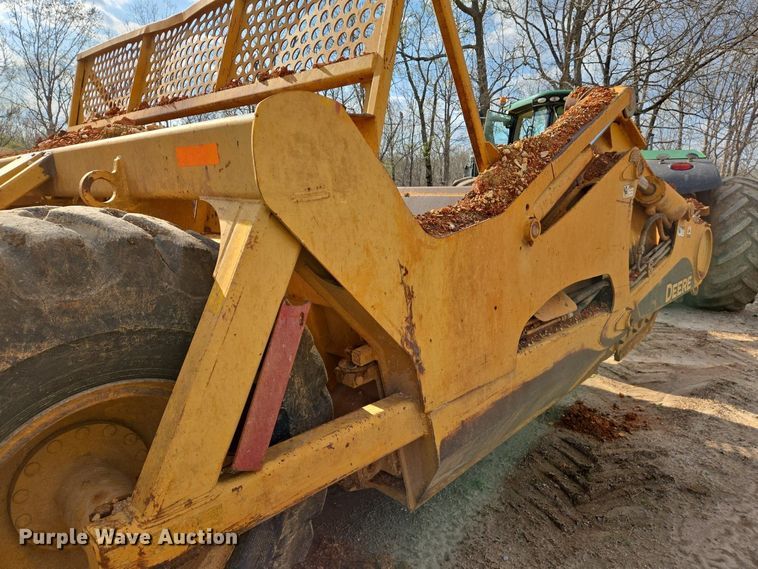 image for item EJ7399 2004 John Deere 1810E scraper