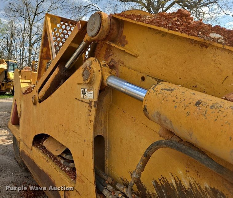 image for item EJ7399 2004 John Deere 1810E scraper