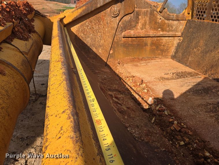 image for item EJ7399 2004 John Deere 1810E scraper