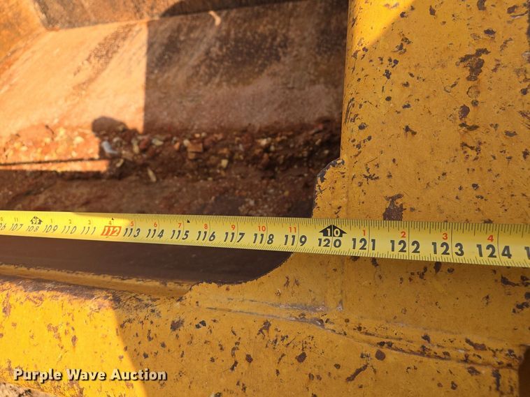 image for item EJ7399 2004 John Deere 1810E scraper