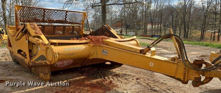 image for item EJ7400 2004 John Deere 1810E scraper