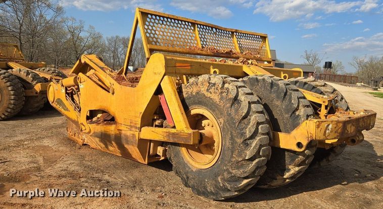 image for item EJ7400 2004 John Deere 1810E scraper