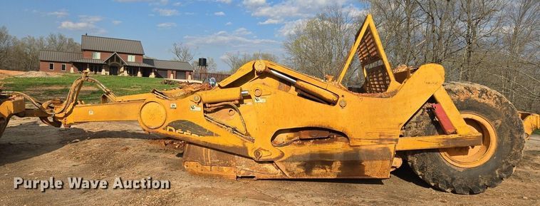 image for item EJ7400 2004 John Deere 1810E scraper