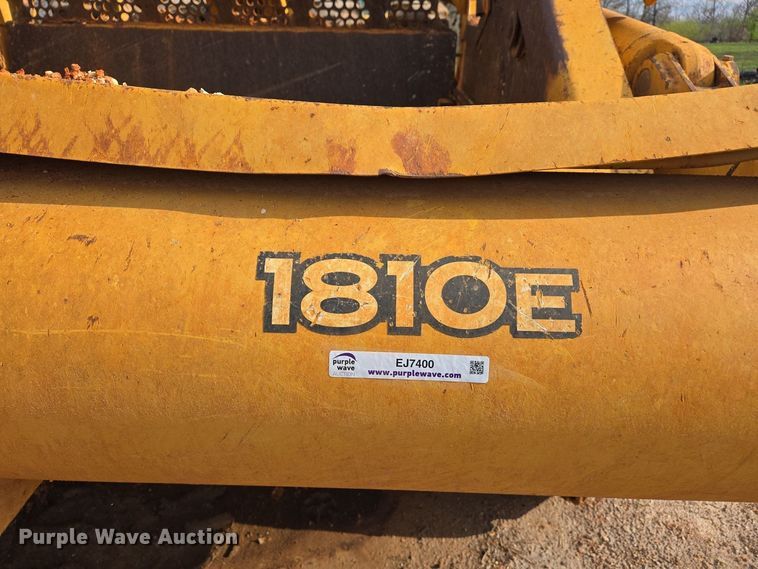 image for item EJ7400 2004 John Deere 1810E scraper