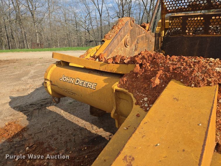 image for item EJ7400 2004 John Deere 1810E scraper