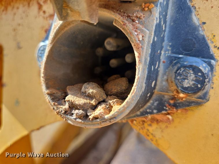 image for item EJ7400 2004 John Deere 1810E scraper