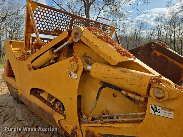 image for item EJ7400 2004 John Deere 1810E scraper