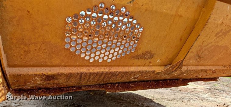 image for item EJ7400 2004 John Deere 1810E scraper