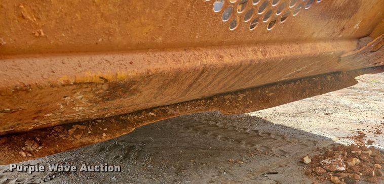 image for item EJ7400 2004 John Deere 1810E scraper