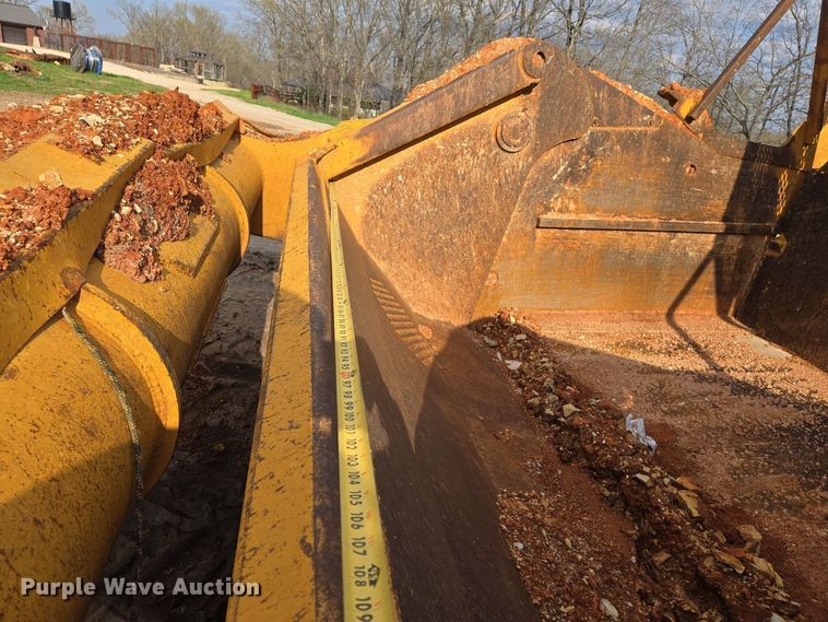 image for item EJ7400 2004 John Deere 1810E scraper