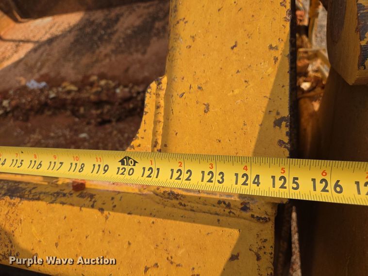 image for item EJ7400 2004 John Deere 1810E scraper