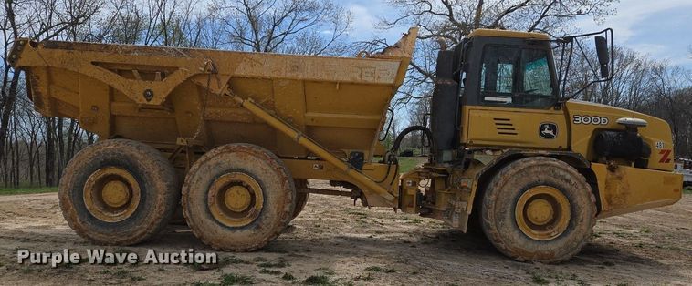 image for item EJ7401 2006 John Deere 300D articulated haul truck
