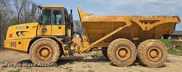 image for item EJ7401 2006 John Deere 300D articulated haul truck