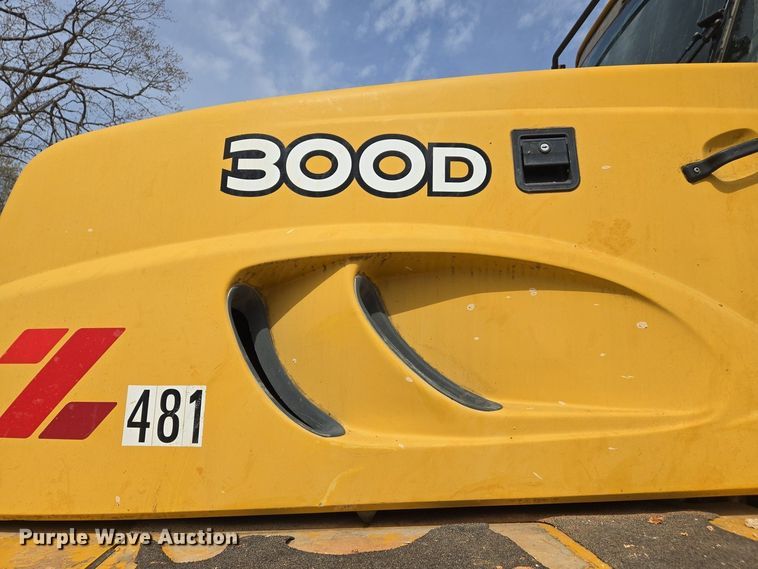 image for item EJ7401 2006 John Deere 300D articulated haul truck