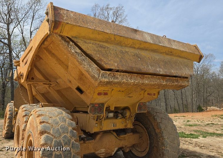 image for item EJ7401 2006 John Deere 300D articulated haul truck