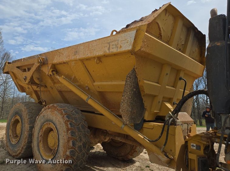 image for item EJ7401 2006 John Deere 300D articulated haul truck