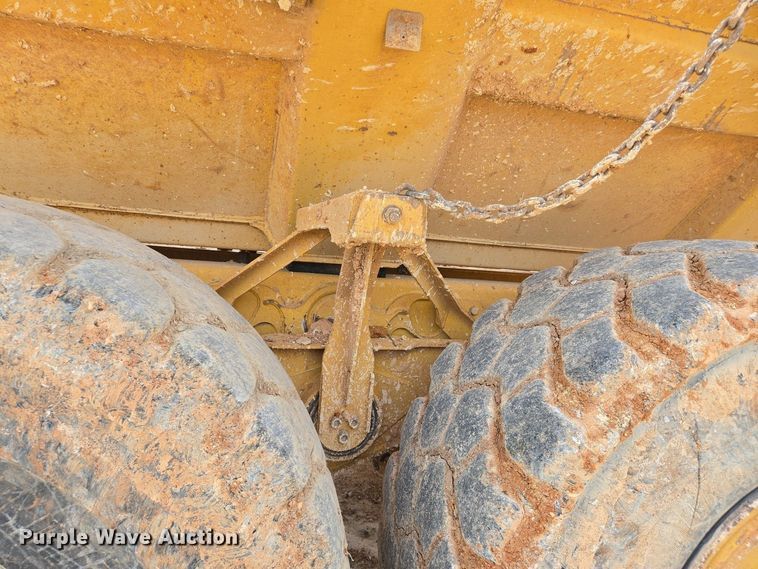 image for item EJ7401 2006 John Deere 300D articulated haul truck