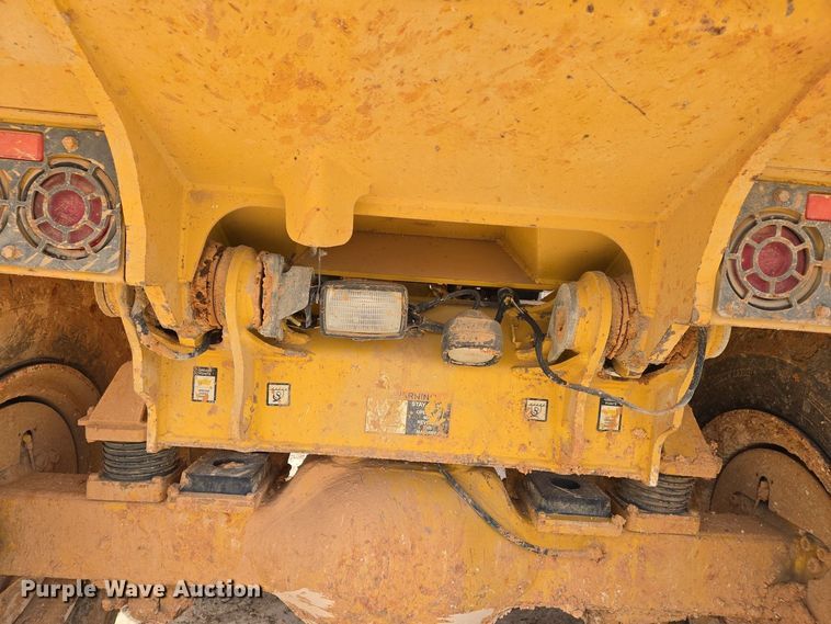 image for item EJ7401 2006 John Deere 300D articulated haul truck