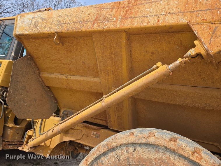 image for item EJ7401 2006 John Deere 300D articulated haul truck