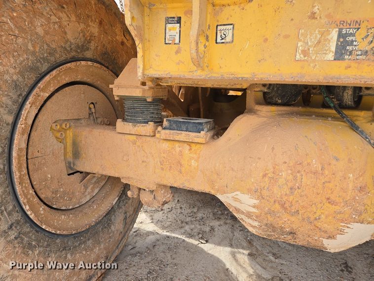 image for item EJ7401 2006 John Deere 300D articulated haul truck