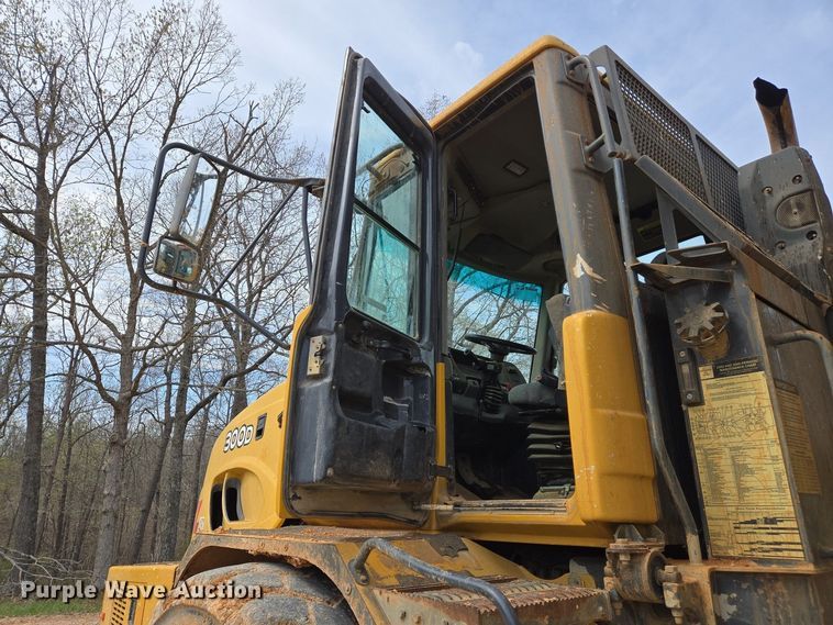 image for item EJ7401 2006 John Deere 300D articulated haul truck
