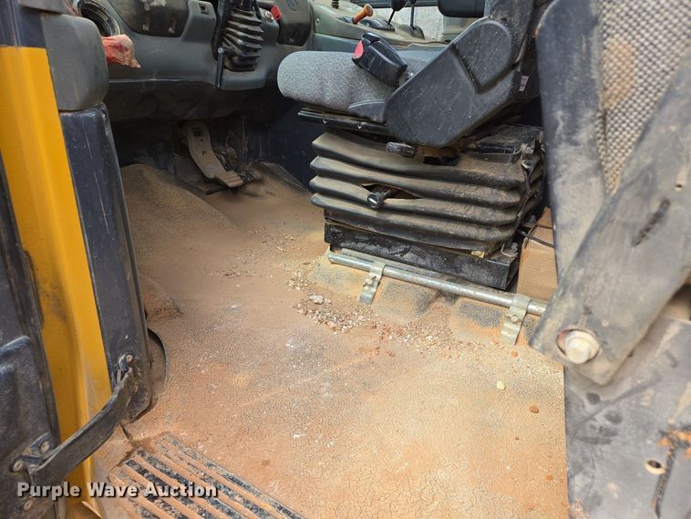 image for item EJ7401 2006 John Deere 300D articulated haul truck