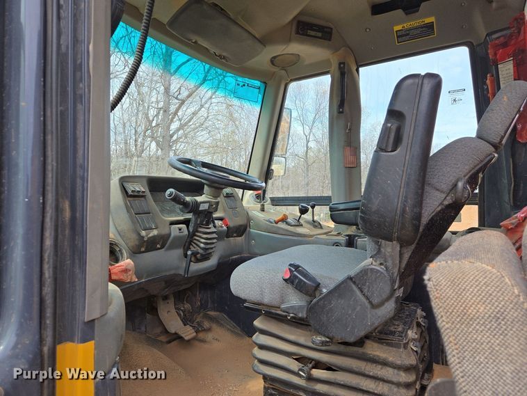 image for item EJ7401 2006 John Deere 300D articulated haul truck