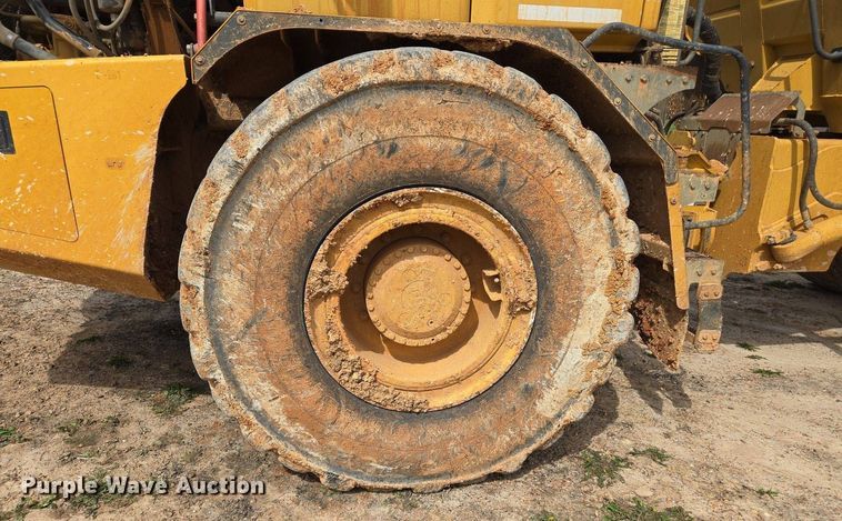 image for item EJ7401 2006 John Deere 300D articulated haul truck