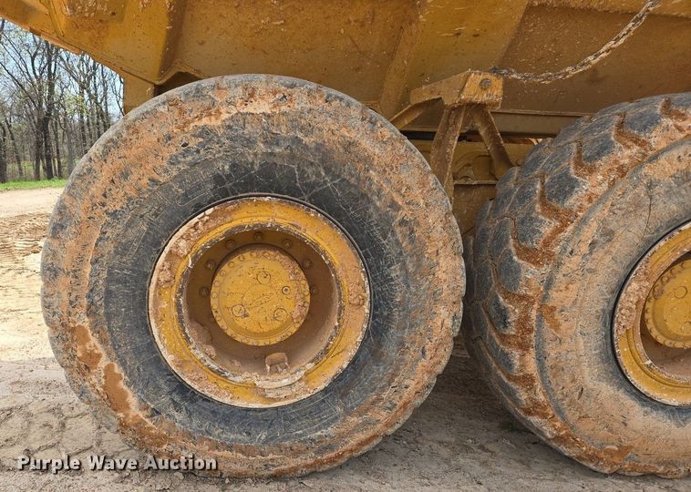 image for item EJ7401 2006 John Deere 300D articulated haul truck