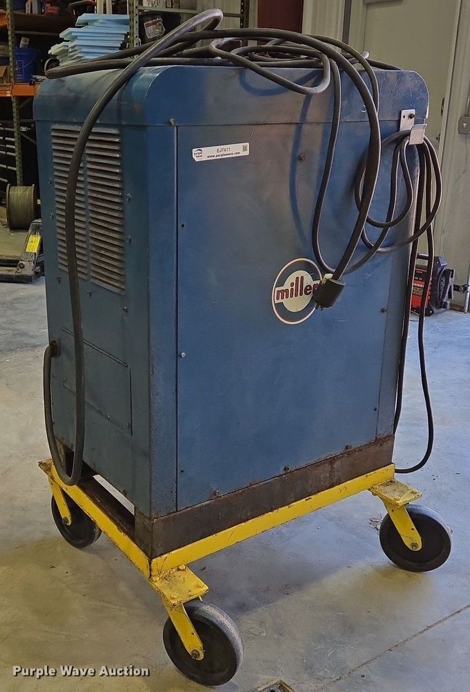 image for item EJ7411 Miller 320A/BP welder