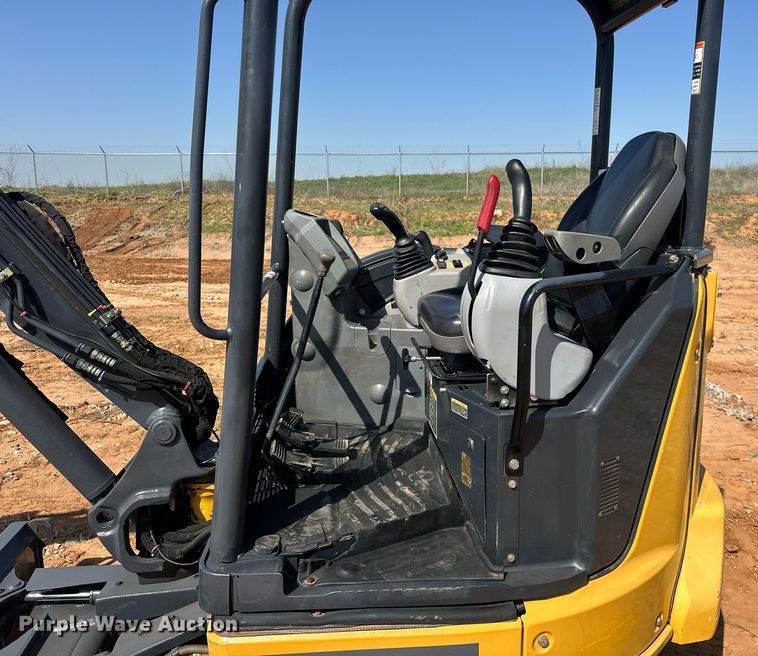 image for item EJ8628 2019 John Deere 35G mini excavator