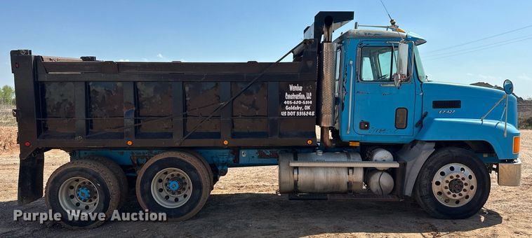 image for item EJ8632 2001 Mack  CH613 dump truck
