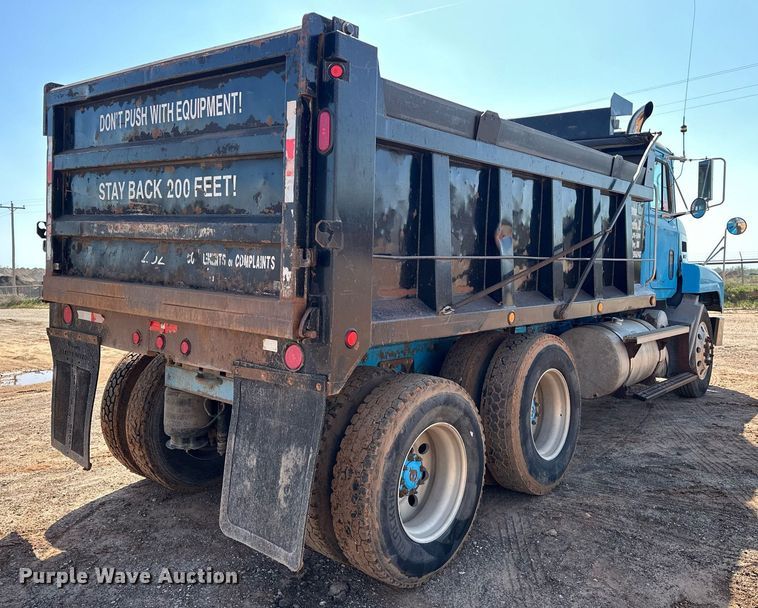 image for item EJ8632 2001 Mack  CH613 dump truck