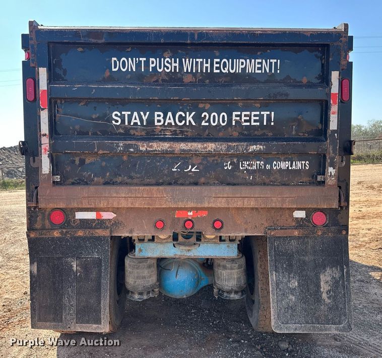 image for item EJ8632 2001 Mack  CH613 dump truck