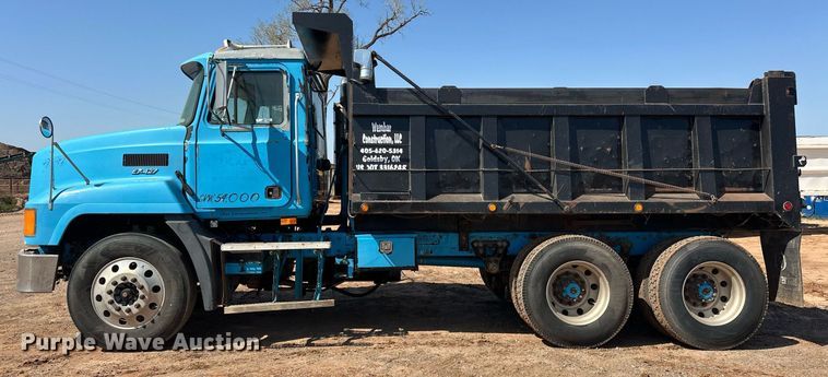 image for item EJ8632 2001 Mack  CH613 dump truck