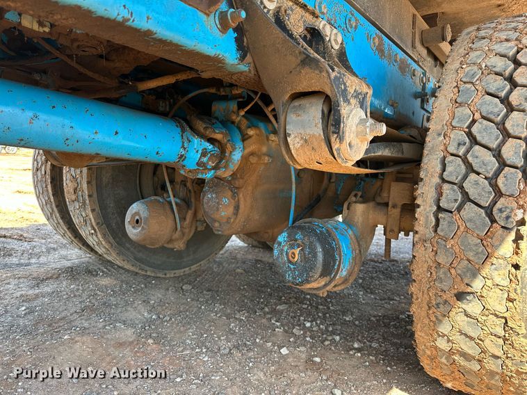 image for item EJ8632 2001 Mack  CH613 dump truck