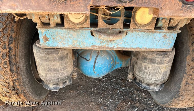 image for item EJ8632 2001 Mack  CH613 dump truck