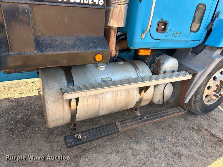 image for item EJ8632 2001 Mack  CH613 dump truck