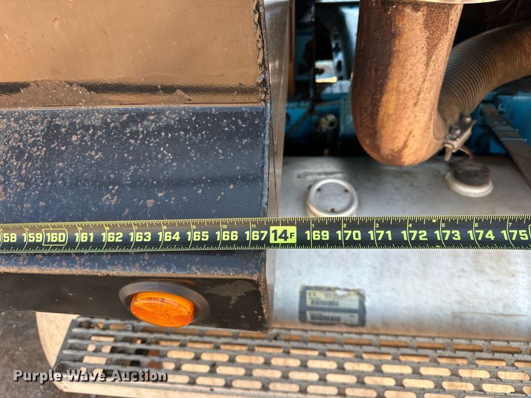 image for item EJ8632 2001 Mack  CH613 dump truck