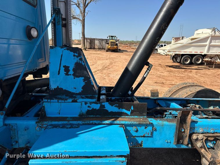 image for item EJ8632 2001 Mack  CH613 dump truck