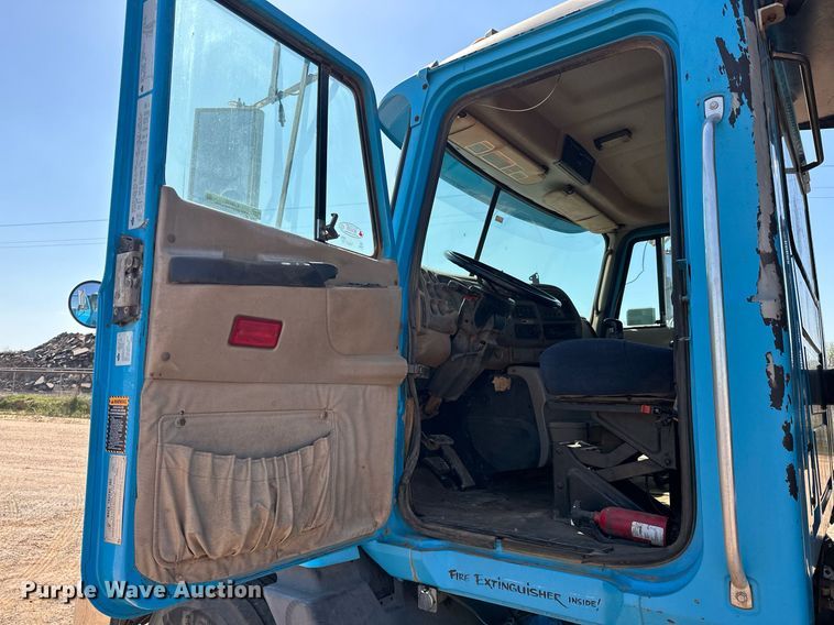 image for item EJ8632 2001 Mack  CH613 dump truck