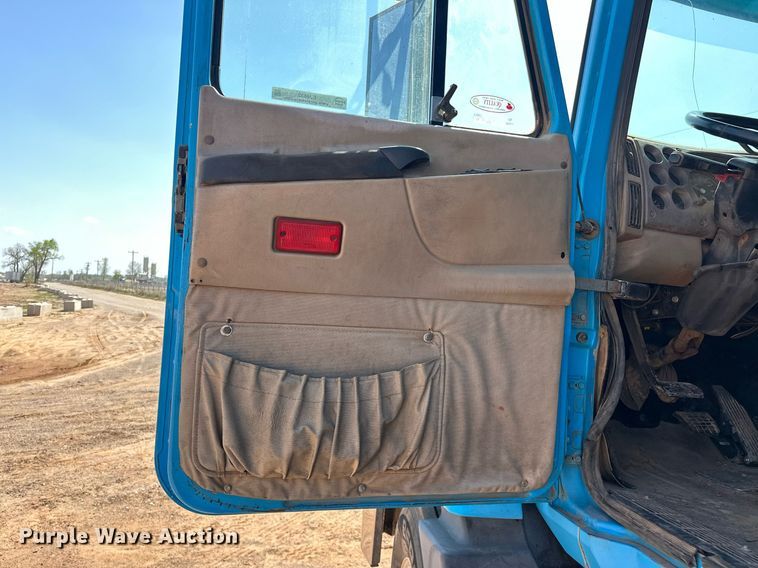 image for item EJ8632 2001 Mack  CH613 dump truck