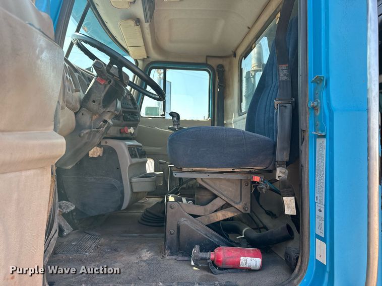 image for item EJ8632 2001 Mack  CH613 dump truck