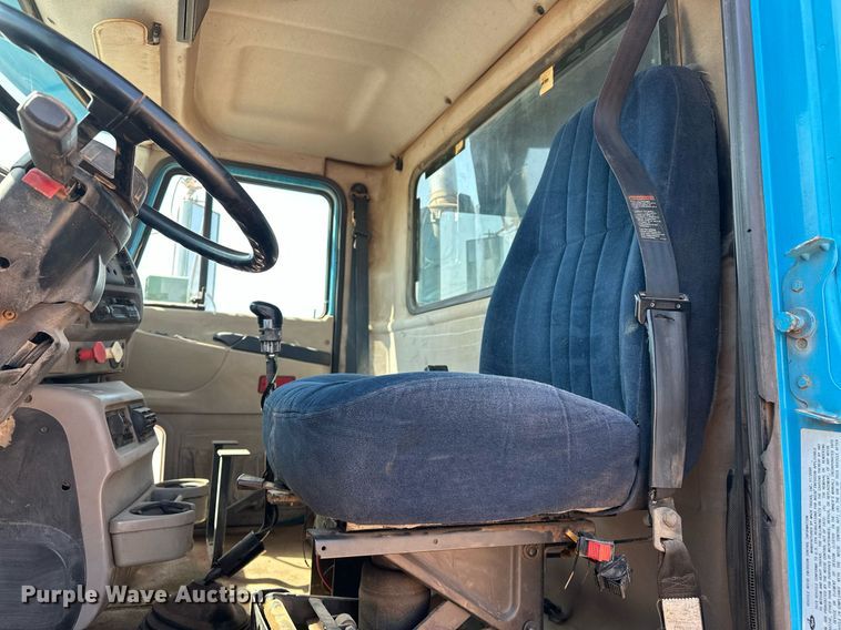 image for item EJ8632 2001 Mack  CH613 dump truck