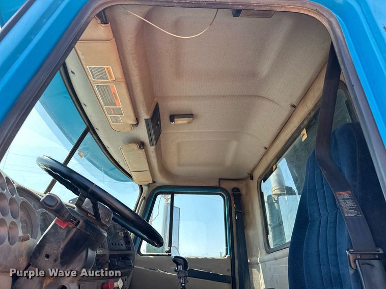 image for item EJ8632 2001 Mack  CH613 dump truck