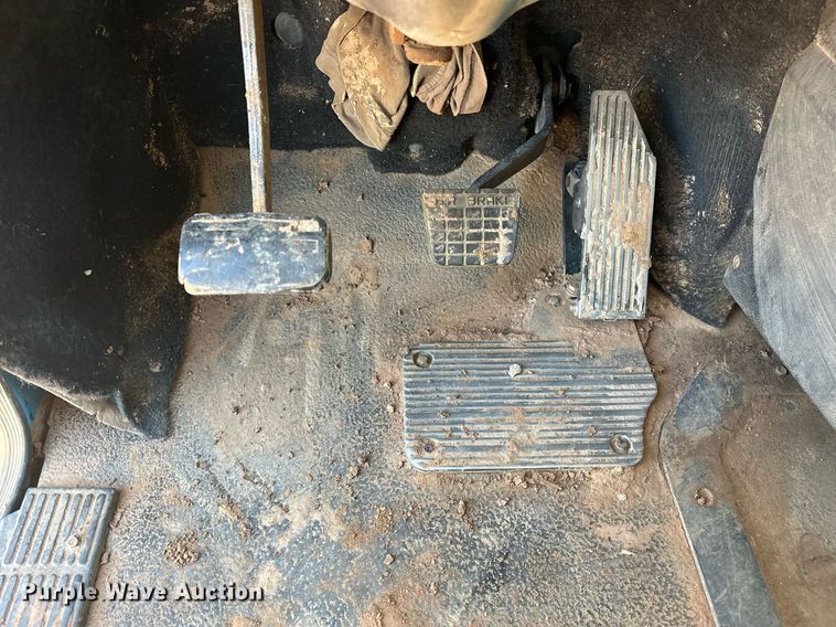 image for item EJ8632 2001 Mack  CH613 dump truck