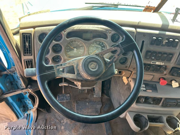 image for item EJ8632 2001 Mack  CH613 dump truck